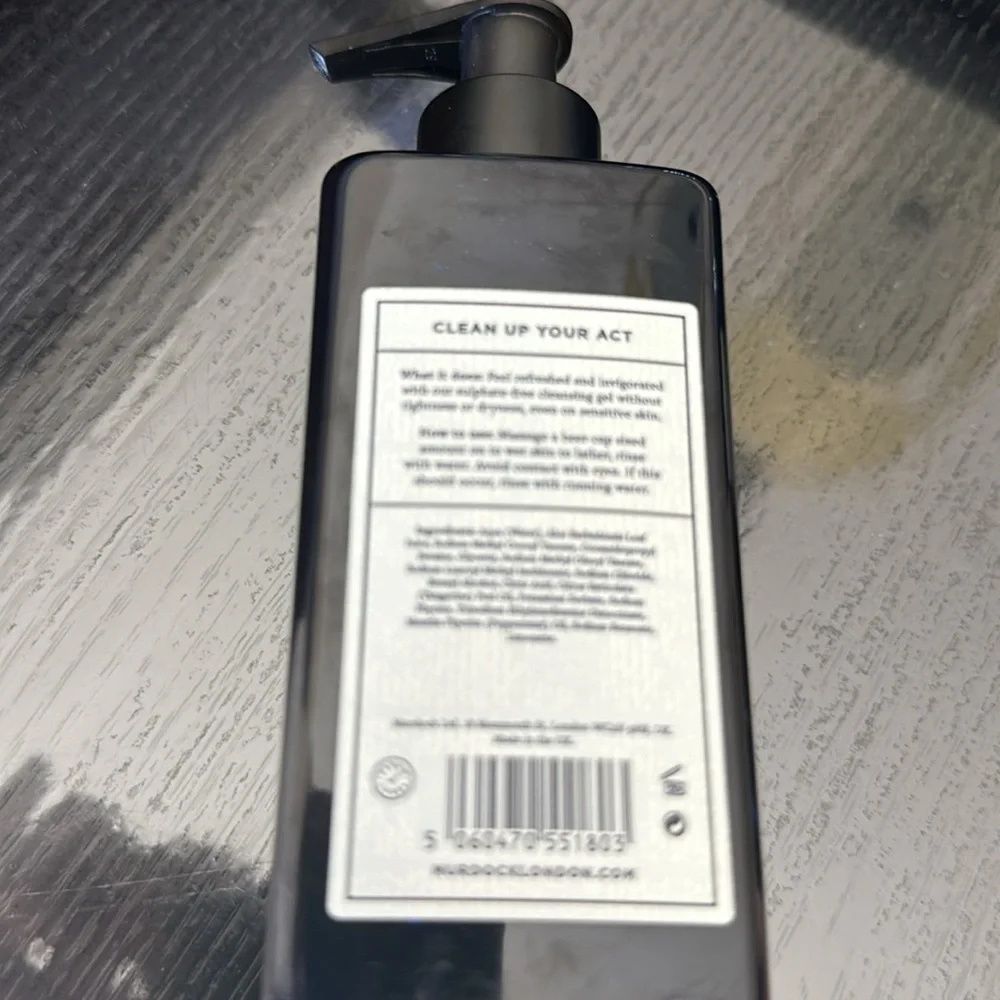 New Face wash from England. Fair offers welcome! Holiday pick 🎁